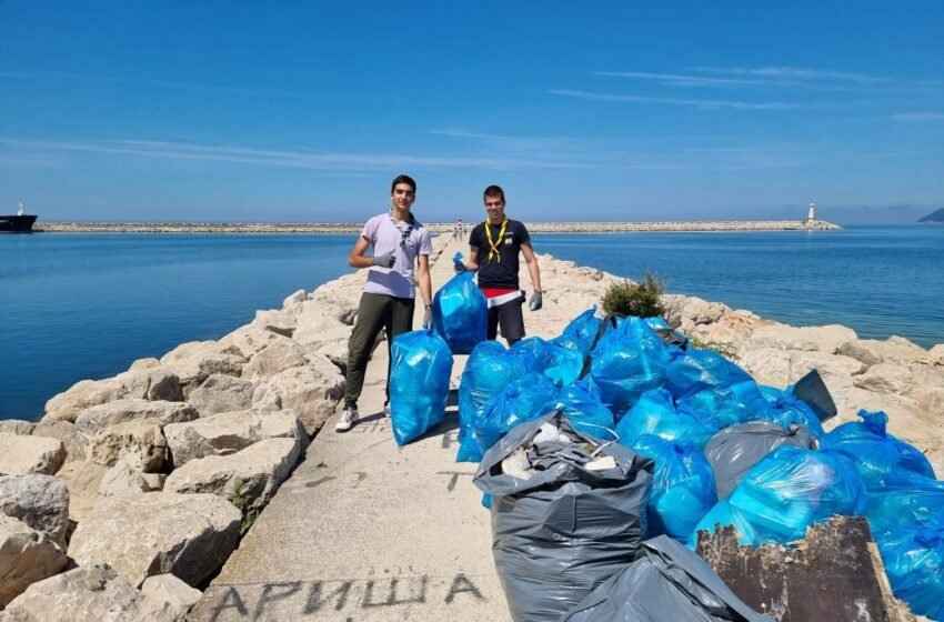  Organizovana akcija čišćenja prostora oko svetionika: „Malo ljudi, ali smeća dosta“