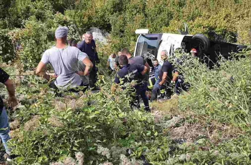  Autobus sletio s puta: Ima stradalih, više osoba povrijeđeno