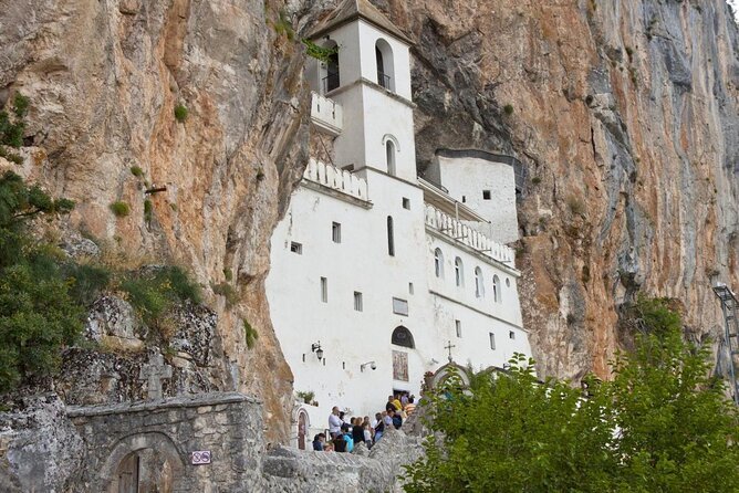  Djecu Novaka Đokovića krstio patrijarh Porfirije u manastiru Ostrog