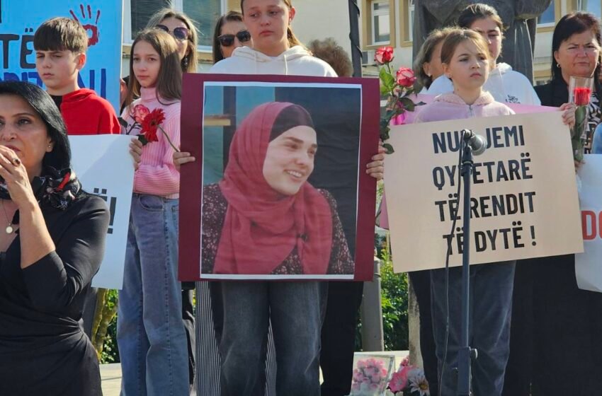  Nikad masovniji protest u Ulcinju: Utvrditi ko je odgovoran za smrt porodilje Drite Tafe